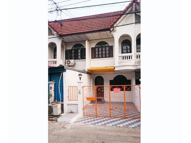 ขายทาวน์เฮ้าส์ หมู่บ้านเสนา88 ซอยนวลจันทร์17 ใกล้เลียบด่วน เนื้อที่ 18ตรว 2นอน 2น้ำขาย 2ล้าน       ติดต่อคุณ สมศักดิ์ Te