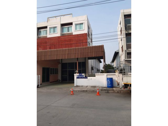 ขายอาคารพาณิชย์ พร้อมโกดัง ย่านลาดหลุมแก้ว เนื้อที่ 140ตรว ขาย 9.5ล้าน      ติดต่อคุณ สมศักดิ์ Tel: 0982686161 รหัสประกา