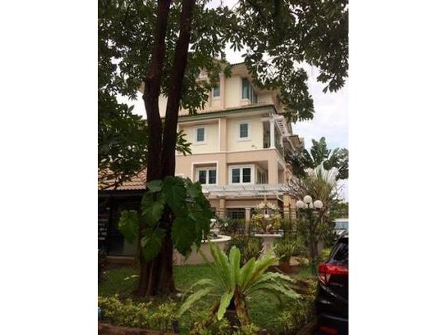 ให้เช่าทาวน์โฮม คริสตัลวิลล์ ใกล้ central east Villeเนื้อที่ 40ตรว 4นอน 4น้ำ  45,000ต่อเดือน      ติดต่อคุณ สมศักดิ์ Tel