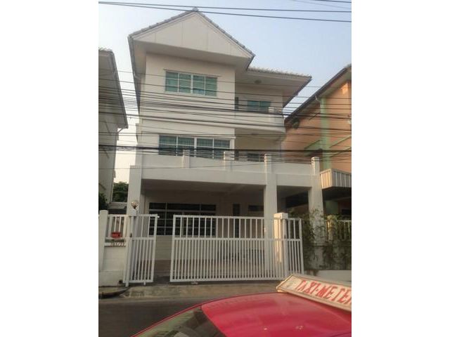 ทาวน์โฮม 3ชั้น ให้เช่า ใกล้หมู่บ้านภานุช