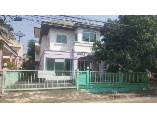ขายบ้านเดี่ยว 2 หลัง ในพื้นที่เดียวกัน ทางเดินระเบียง เชื่อมต่อกันชั้น 2