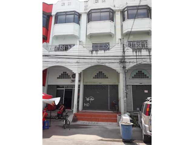 ขายอาคารพาณิชย์ ร่มเกล้า58  ใกล้แยกมอเตอร์เวย์ ศรีนครินทร์-ชลบุรี เพียง500เมตร 17ตรว 4นอน 3น้ำ ขาย 3.3ล้าน  ติดต่อคุณ สม