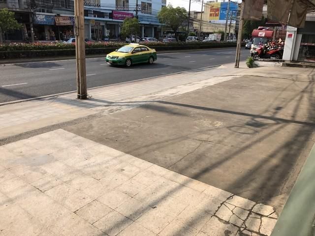 ให้เช่าอาคารพานิชย์6คูหาพร้อมโกดัง ถนนศรีนครินทร์