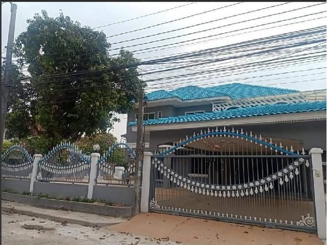 ขายบ้านเดี่ยวโกลเด้นเพลส วัชรพล ใกล้โรงเรียนรัตนโกสินทร์สมโภชน์ 120ตรว 4นอน 3 ห้องน้ำ ขาย 7.8ล้าน       ติดต่อคุณ สมศัก