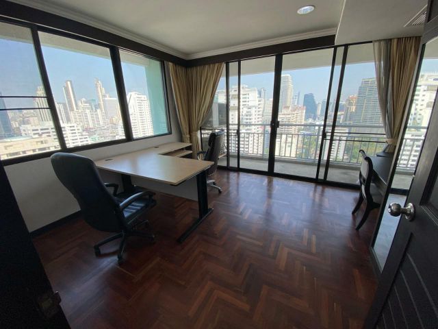 Lake Green - Stunning Benjakitti Views / 150 Sqm / 2 Beds / High Floor