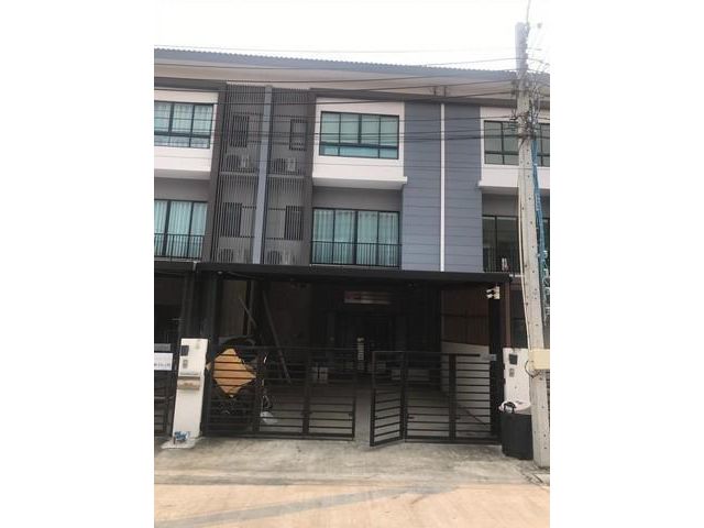 PDD02 ให้เช่าทาวน์โฮม 3 ชั้น ย่านบางกะปิ เดอะคอนเนคอัพ ลาดพร้าว 126 เขตวังทองหลาง  เหมาะทำออฟฟิศ