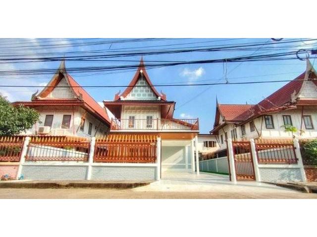 บ้านเรือนไทย หมู่บ้านเรือนไทยเบญจรงค์