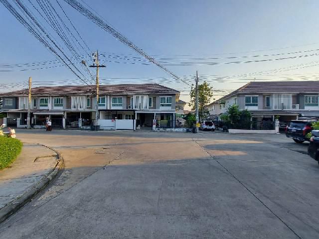 พฤกษา นิมิตรใหม่ 3 นอน 2 แอร์ ก.6ม  จอดรถ8คัน