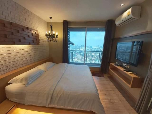 รหัสทรัพย์ B4022 ให้เช่า RHYTHM รัชดา (ห้องแต่งสวยมาก บิ้วอินใหม่ทั้งห้อง style modern fully furnis)
