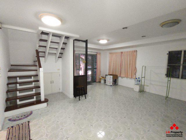 ขายด่วนบ้านเดี่ยว 2ชั้น 60ตรว. 4ห้องนอน 2ห้องน้ำ ถ.เฉลิมพระเกียรติ ร.9