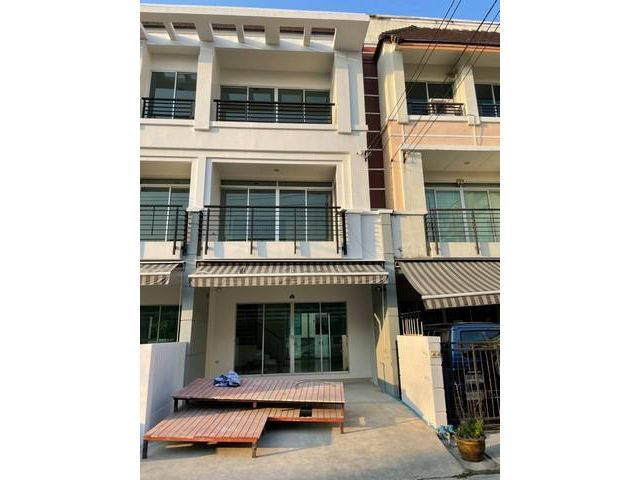 ให้เช่าทาวน์เฮ้าส์3ชั้นย่านลาดพร้าววังหิน หมู่บ้านกลางเมืองลาดพร้าววังหิน 55 เหมาะทำออฟฟิศ โชคชัย4