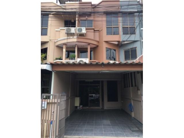 ให้เช่าทาวน์โฮม 3 ชั้น 4 นอน รีโนเวทใหม่ โชคชัย 4