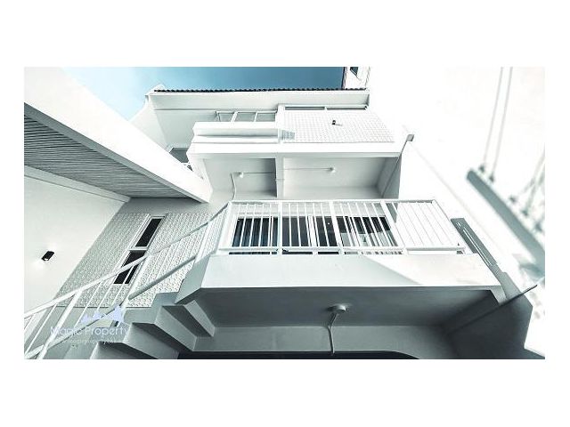 ให้เช่าทาวเฮ้าส์ ในซอยปรีดีพนมยงค์ 42 แขวงคลองตันเหนือ เขตวัฒนา กทม.