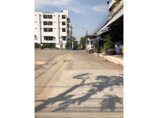 ขายที่ดิน 208 ตรว. พร้อมสิ่งปลูกสร้าง ลาดพร้าว 71