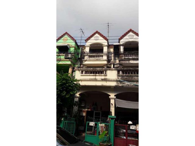 ทาวน์เฮ้าส์ 3 ชั้น 22 ตรว. ม.สวนหลวงโฮมเพลส