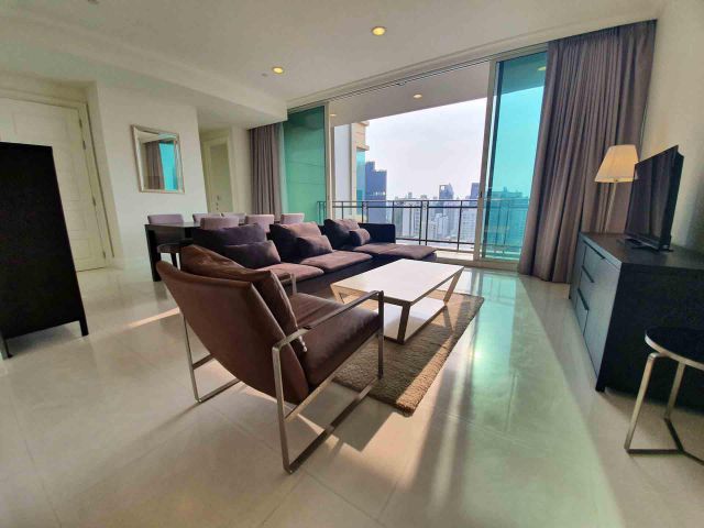 Royce Private Residences - Beautifully Furnished 3 Beds / High Floor / BTS Asoke