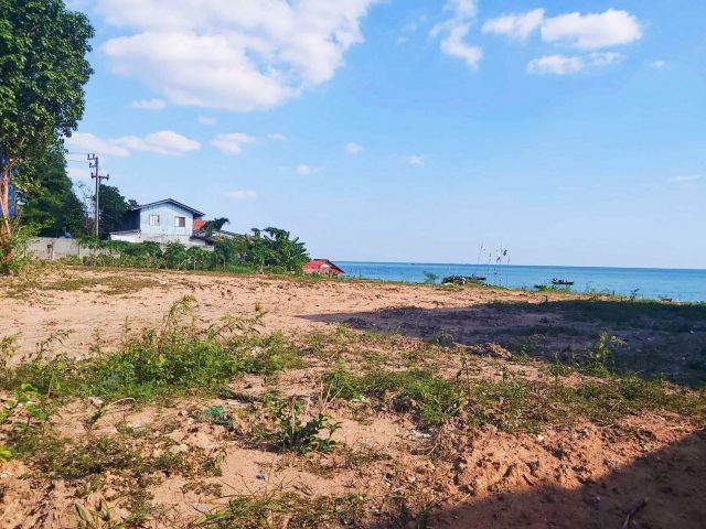 ขายที่ดิน ใกล้สนามบิน อ.บ้านฉาง จ.ระยอง ติดชายทะเลมีหาดส่วนตัว เนื้อที่ 2ไร่