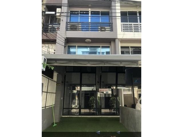 รหัสC3838 ให้เช่าทาวน์โฮม 3ชั้น ถนนลาดพร้าว