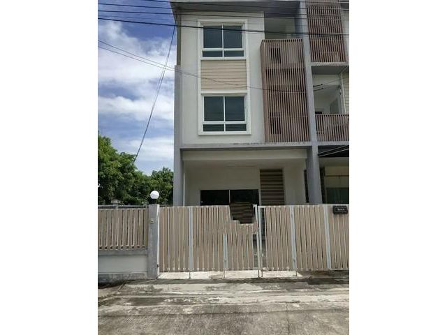 ให้เช่าทาวน์โฮม 3ชั้น ย่านสมุทรปราการ ลาซาล บางนา