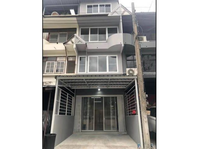 ให้เช่าทาวน์โฮม ในสุขุมวิท65 เนื้อที่ 18ตรว พื้นที่ใช้สอย 194 ตรม 4ห้องนอน 3ห้องน้ำ 25,000ต่อเดือน ใกล้ BTS เอกมัย และ พ