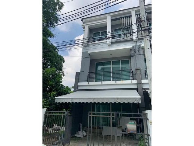 ให้เช่าทาวน์โฮม 3 ชั้น บ้านกลางเมือง  รามคำแหง39
