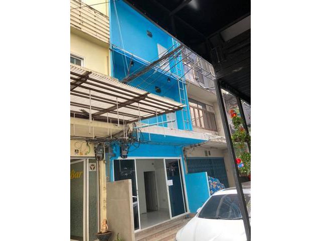ให้เช่าอาคารพาณิชย์ 3ชั้นครึ่ง1คูหา ซอยสุขุมวิท 22