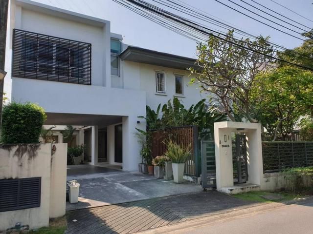 ให้เช่าบ้านเดี่ยว โนเบิล ทารา พ้ฒนาการ พร้อมสระว่ายน้ำ 134ตรว 6นอน 7น้ำ 150,000ต่อเดือน       ติดต่อคุณ สมศักดิ์ Tel: 09