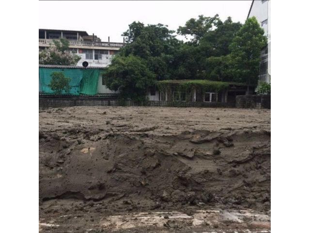 PR78ขายที่ดินขนาด 100 ตรว. (ถมแล้ว 2 ปี) เหมาะแก่การสร้างบ้านเดี่ยว หรือ ทำออฟฟิต ราคา 9,000,000.-
