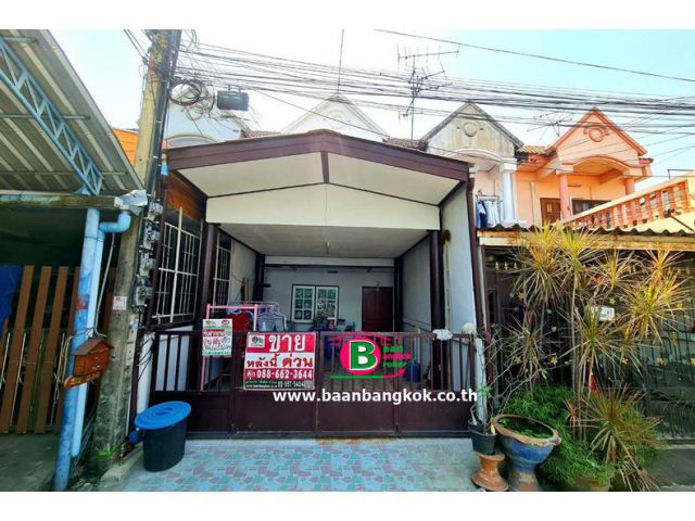 ทาวน์เฮาส์ 2 ชั้น โครงการ ภาณุวงศ์4 เนื้อที่ 16 ตรว. มี 2 นอน 2 น้ำ ถ.สุขุมวิท อ.เมือง จ.สมุทรปราการ
