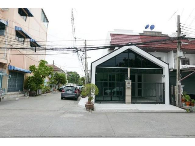 ให้เช่าทาวน์เฮ้าส์ 2ชั้น ซอยรามคำแหง166