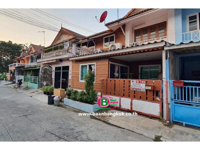 ทาวน์เฮาส์ 2 ชั้น โครงการ พฤกษา 11 เนื้อที่ 18 ตรว. มี 3 นอน 2 น้ำ ถนนรังสิต-นครนายก คลองหลวง ปทุมฯ
