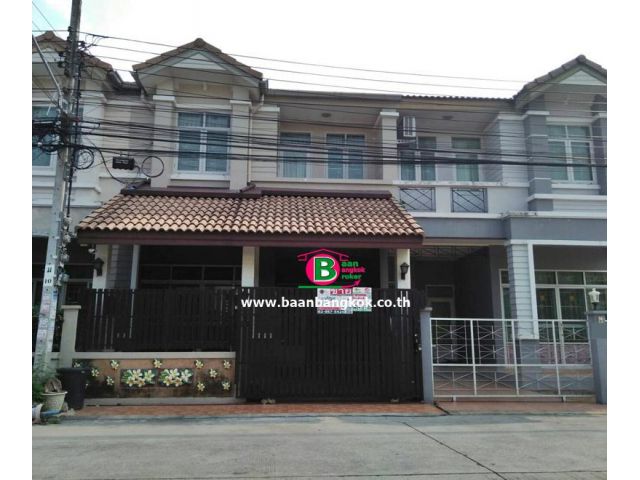 ทาวน์เฮาส์ 2 ชั้น โครงการ รื่นฤดี 5 เนื้อที่ 21.6 ตรว. มี 3 ห้องนอน 2 ห้องน้ำ ถนนหทัยราษฎร์ เขตคลองสามวา