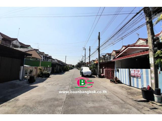 ทาวน์เฮาส์ 2 ชั้น โครงการ พิบูลย์ทรัพย์ เนื้อที่ 21.9 ตรว. มี 2 นอน 2 น้ำ ถ.หทัยราษฎร์ เขตคลองสามวา