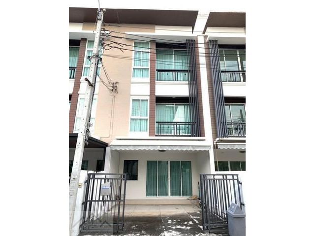 ขายทาวน์โฮม 3 ชั้น บ้านกลางเมืองโชคชัย 4 ซอย 50