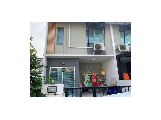 หลังริม ลมพัดตลอด  มีสนามหญ้า สวนหย่อมหน้าบ้าน