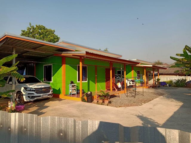 ขายบ้านลำพูน มีบ้าน 2 หลัง  มีผู้เช่าหลังละ 3,000​/ด. ต.ป่าสัก อ.เมือง จ.ลำพูน​ เนื้อที่ 122 ตร.ว. ราคา 1.35ล้าน