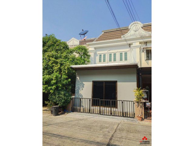 ขายด่วนทาวน์โฮม 2ชั้น 22ตรว. 3ห้องนอน 2ห้องน้ำ ถ.เฉลิมพระเกียรติ72