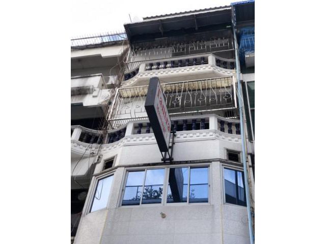 Code.A2369  อาคารพาณิชย์ 6 ชั้น ใจกลางถนนสุขุมวิท แยกอโศก  รายละเอียด ขออนุญาติปล่อยตึกของที่บ้านให้