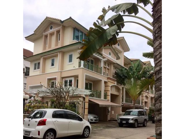 ให้เช่า!!! ทาวน์โฮม 4ชั้น หมู่บ้านคริสตัลวิลล์ ใกล้เซ็นทรัลอีสต์วิลล์ ใกล้ทางด่วนรามอินทรา หลังมุมติดสวน