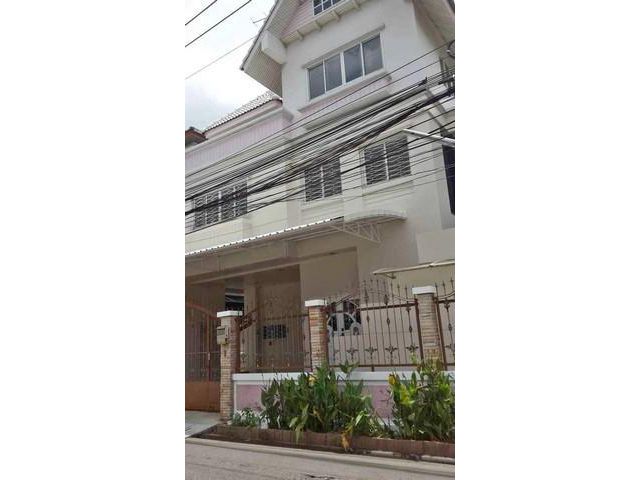 บ้านเดี่ยว 3 ชั้นให้เช่า เนื้อที่ 64 ตรว.