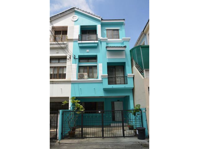 PR105ทาวน์โฮมให้เช่าหมู่บ้านกลางเมือง ซอยสถานฑูตลาว 29,000/เดือน