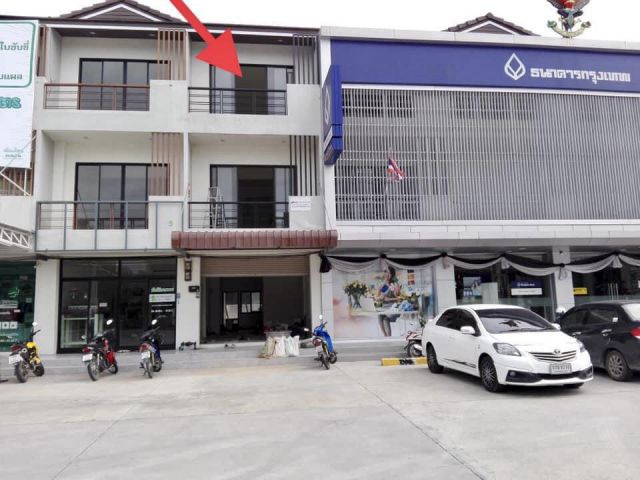 อาคารพาณิชย์3ชั้น ( ติดถนนหลักบ้านเก่า พานทอง )