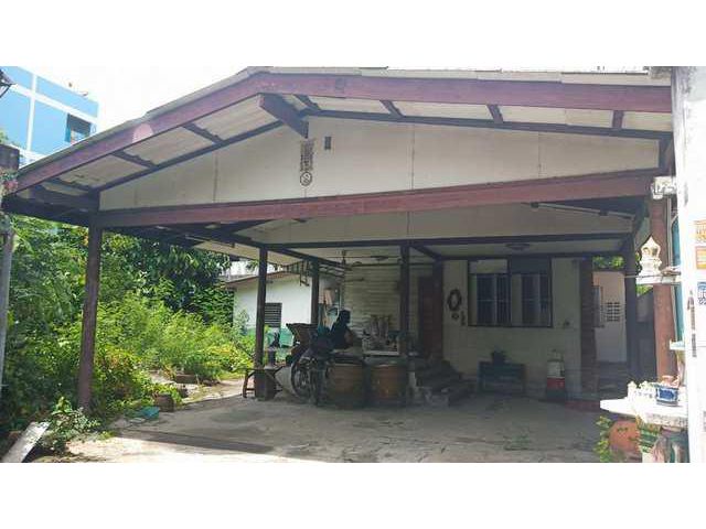 ที่ดิน 80 ตรว. แถมบ้านไม้ หมู่บ้านเศรษฐกิจ ซ.30