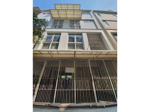 รหัสทรัพย์ B4211 ให้เช่าบ้านทาวน์โฮม 4 ชั้น ซอยอารีย์สัมพันธ์ 3 ใกล้ BTS อารีย์, ทางด่วนพระรามหก