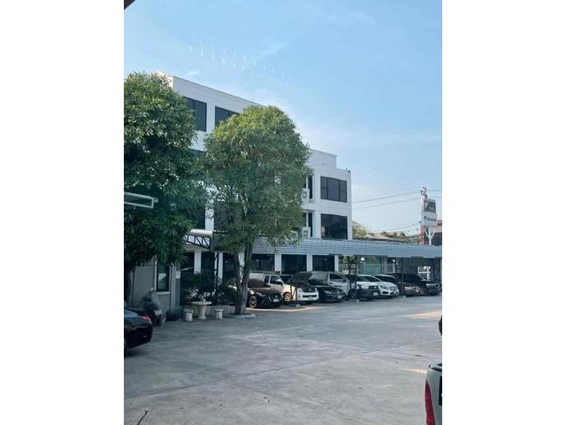 ให้เช่าอาคาร3ชั้นครึ่ง350ตรม นวมินทร์88 จอดรถ20คัน