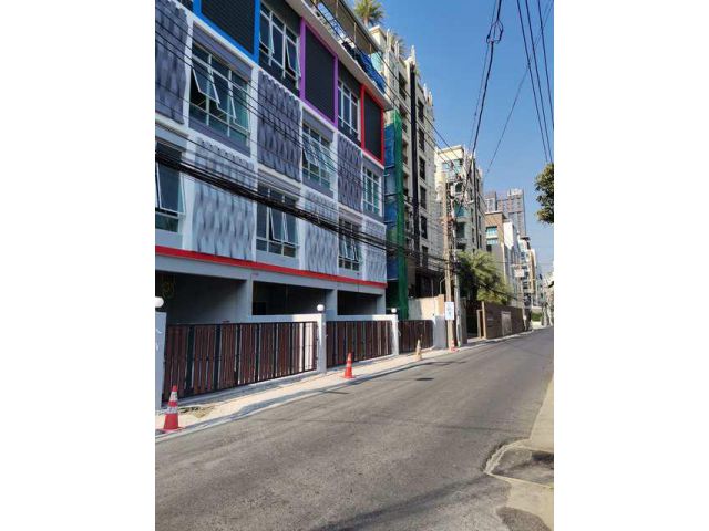 โฮมออฟฟิศ 4 ชั้นครึ่ง Hallmark 2 Prestige