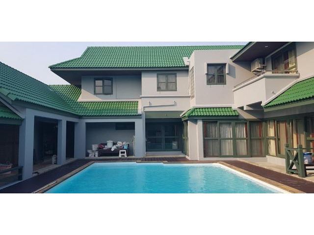 ให้เช่าบ้านเดี่ยว2ชั้น ย่านโชคชัย4 รีโนเวทใหม่ พร้อมสระว่ายน้ำส่วนตัวเฟอร์นิเจอร์