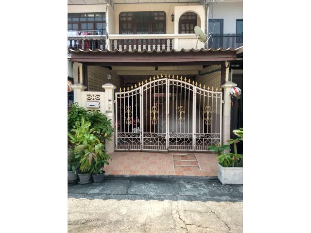 ขายทาวน์​เฮ้าส์​ 2 ชั้น จอดรถได้1คัน หมู่บ้าน​เสนาวิลล่า​84 โทร 0829383835