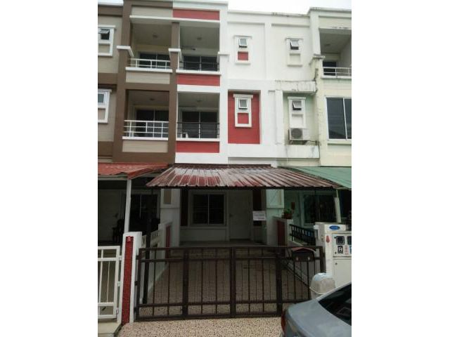 รหัสทรัพย์ B4243 ให้เช่าบ้านทาวน์โฮม 3 ชั้น หมู่บ้านแฮปปี้แลนด์แกรนด์วิลล์ ลาดพร้าว 101 ซอย 53