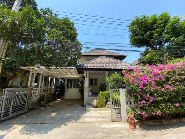 ขายบ้านพัก ริมทะเล บางแสน  3 ห้องนอน 2 ห้องน้ำ